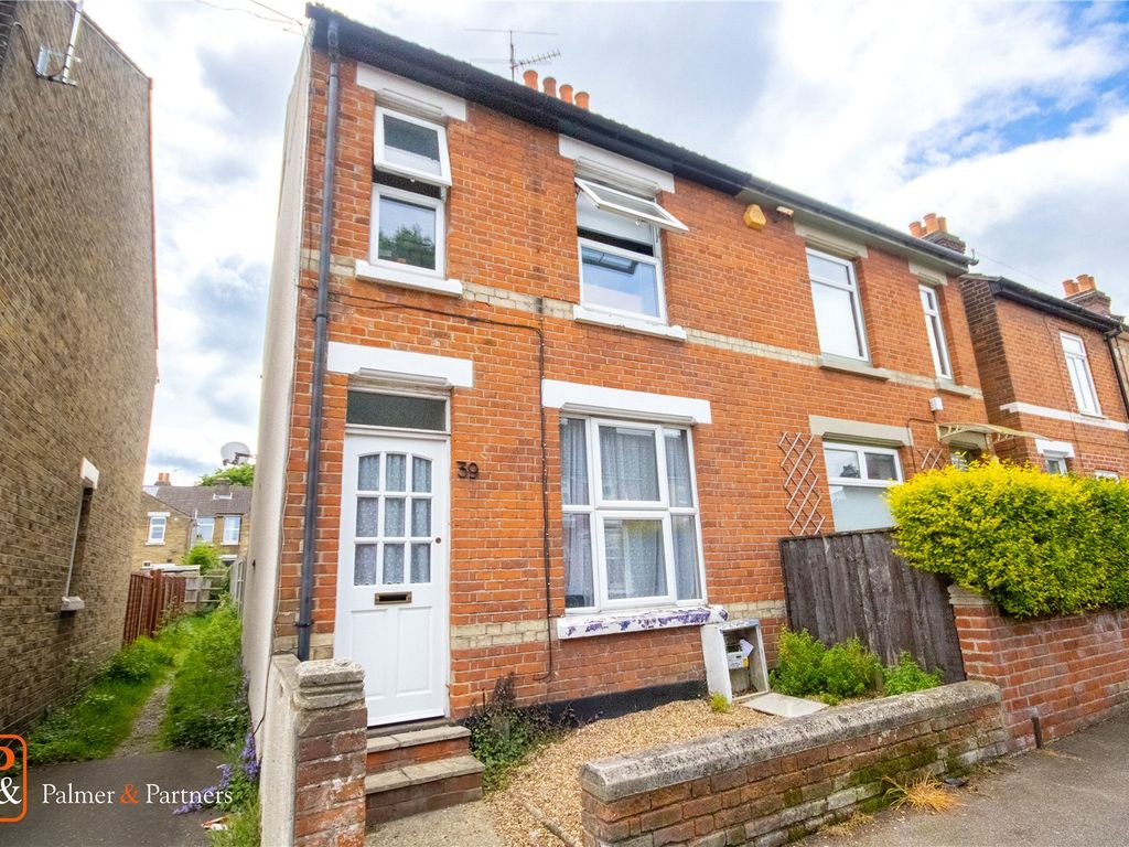 4 bed semidetached house for sale in King Stephen Road, Colchester