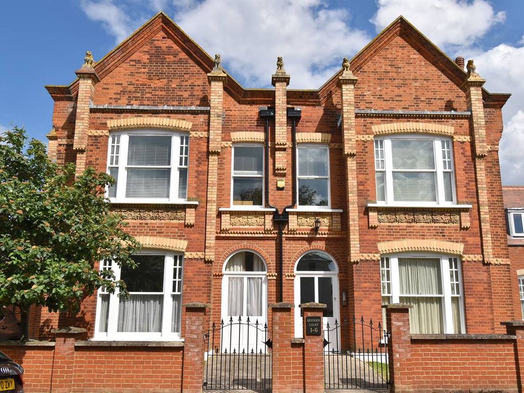 2 bed flat for sale in Graystone Road, Tankerton, Whitstable CT5, £