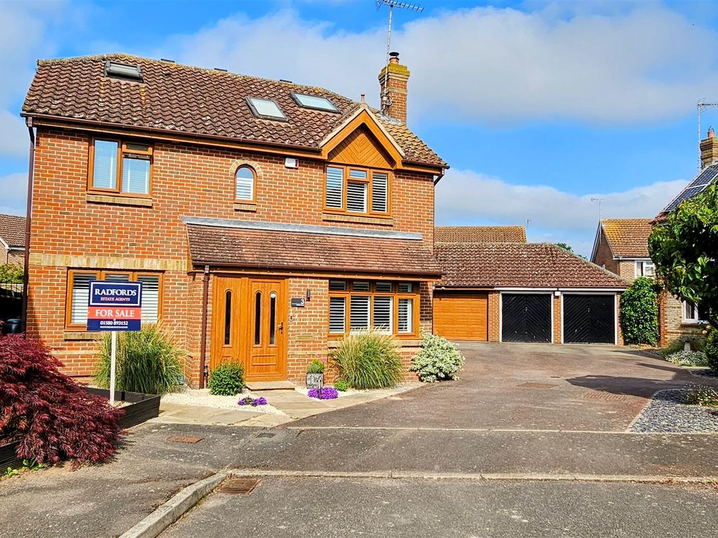 4 bed detached house for sale in Stella Close, Marden, Tonbridge TN12