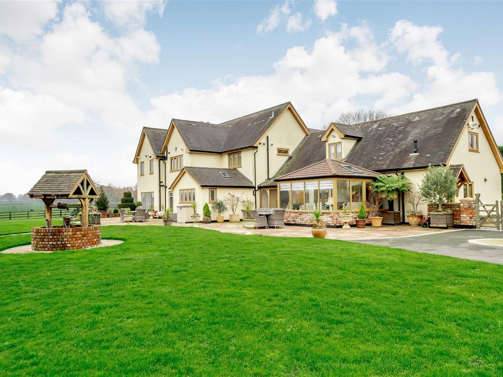 5 bed detached house for sale in New Landywood Lane, Essington