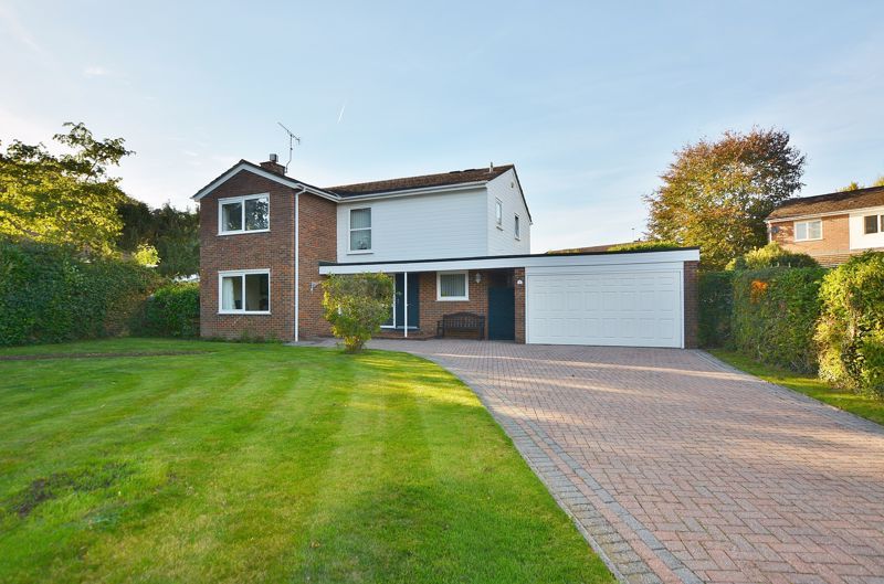 4 bed detached house for sale in Campbell Drive, Beaconsfield HP9, £