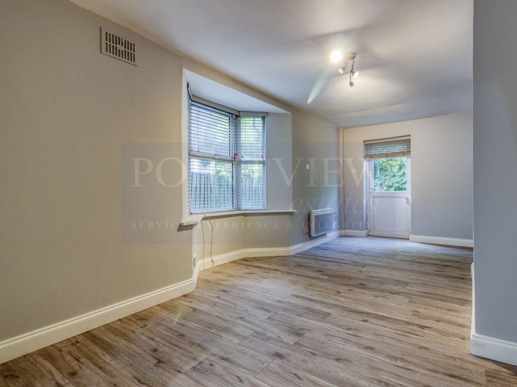 1 bed flat to rent in Plumstead High Street, London SE18 Zoopla
