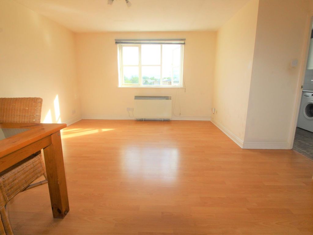2 bed flat to rent in Sten Close, Enfield EN3 Zoopla