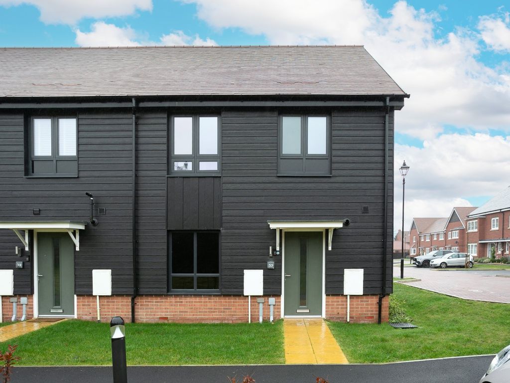 2 bed end terrace house for sale in Westbrook Drive, Hemel Hempstead