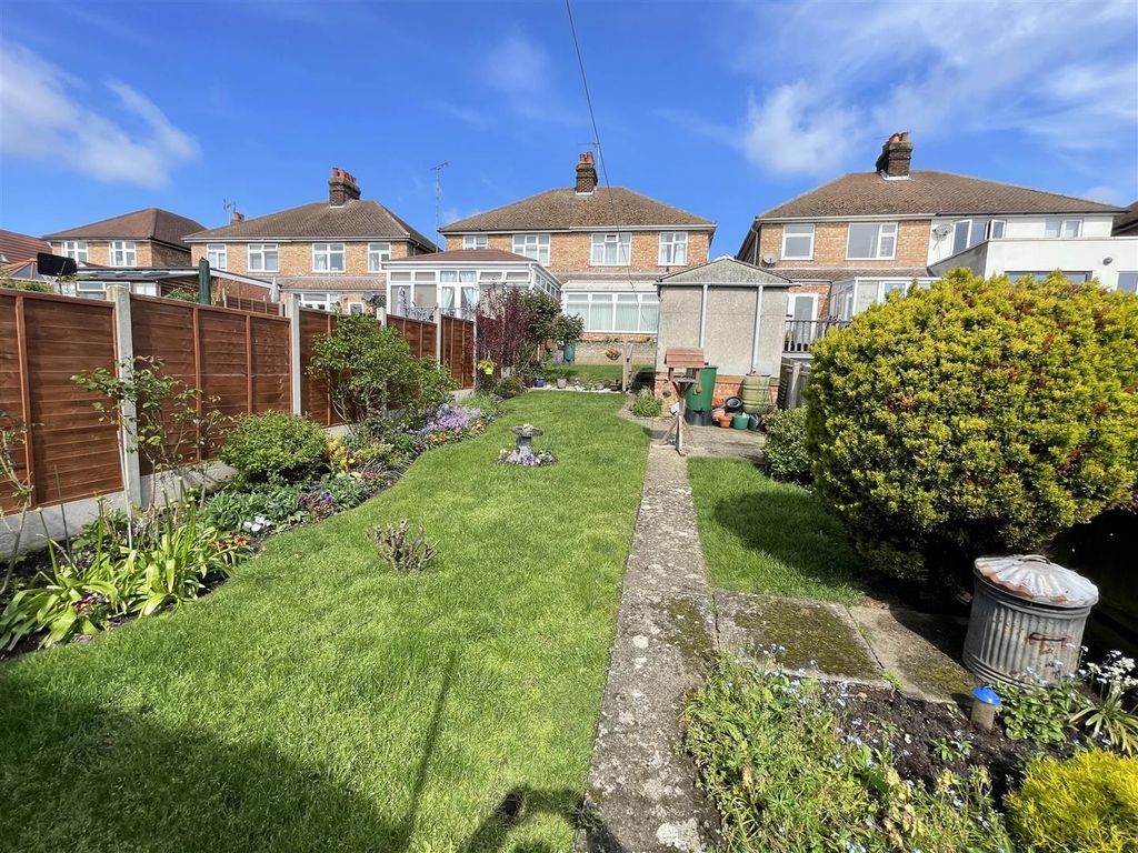 3 bed property for sale in Ashcroft Road, Ipswich IP1 Zoopla