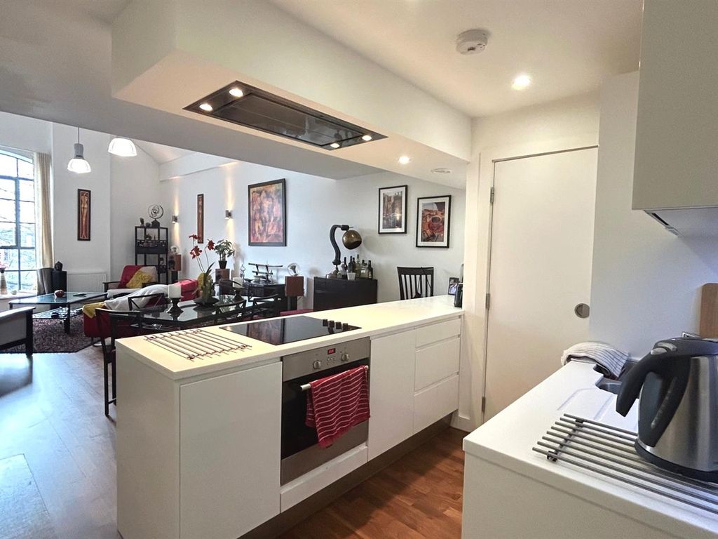 2 bed flat to rent in Drew House, Wharf Street SE8 Zoopla