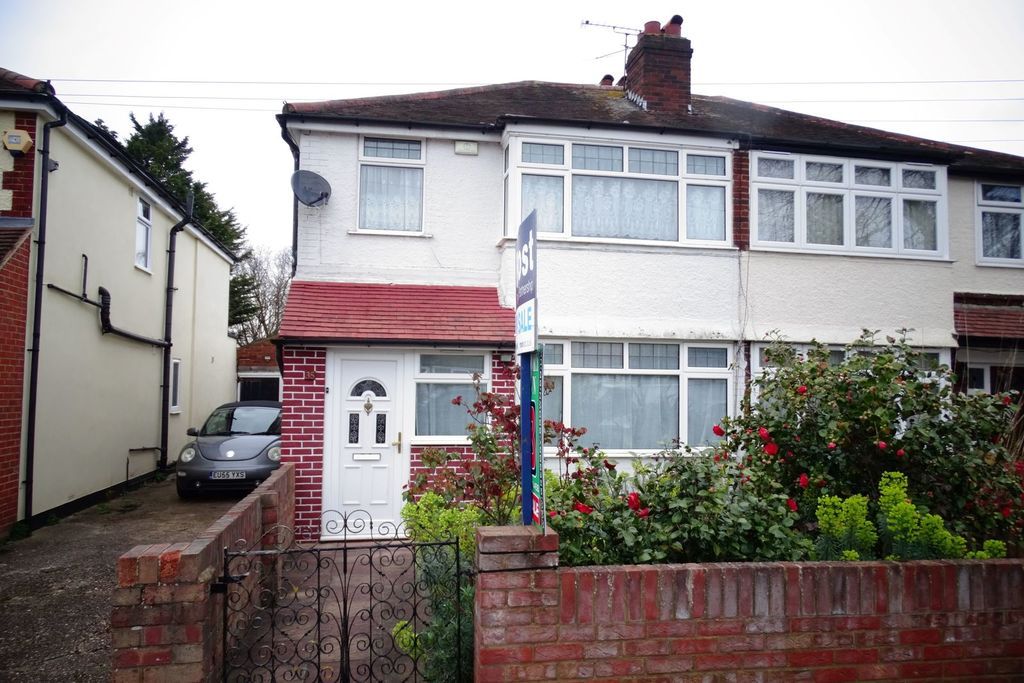 3 bed semidetached house for sale in Petersfield Road, Staines TW18, £