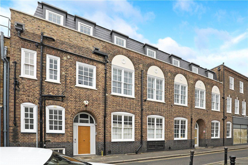 2 bed flat to rent in Lancaster Road, London SW19 Zoopla