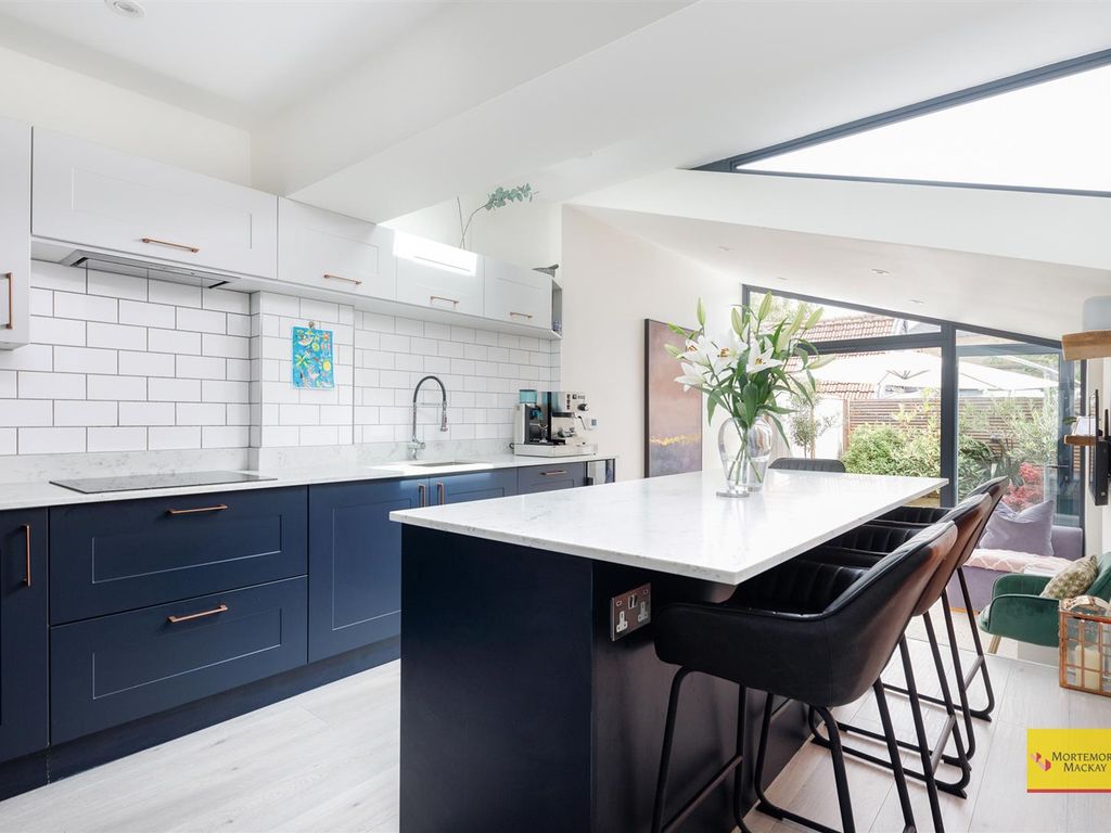 3 bed property for sale in Compton Terrace, Hoppers Road, London N21, £