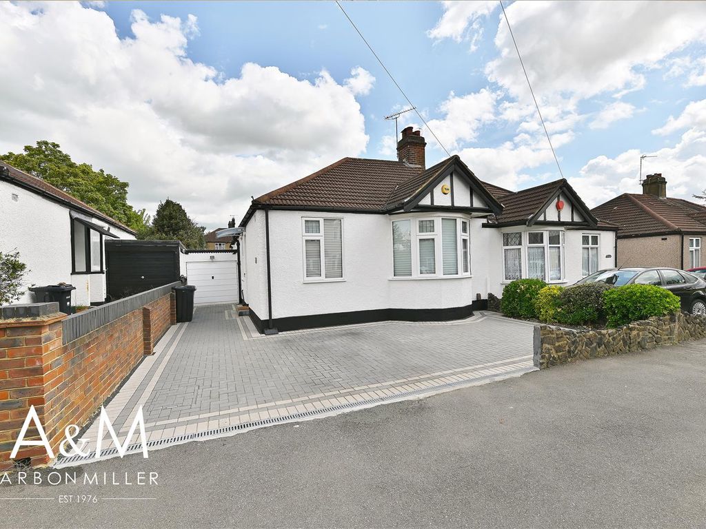 3 bed semidetached bungalow for sale in Clinton Crescent, Ilford IG6