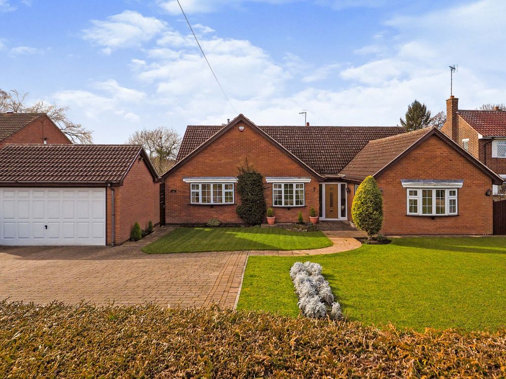 5 bed bungalow for sale in Moor Road, Papplewick, Nottingham NG15 Zoopla