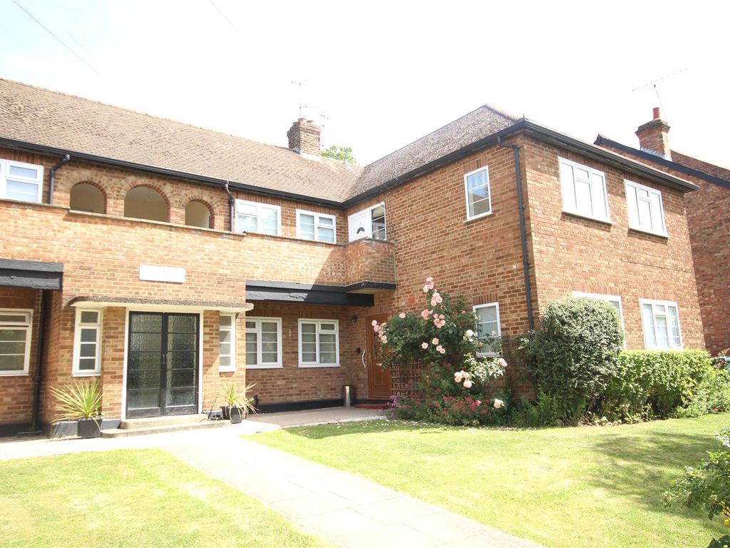 2 bed flat for sale in Shakespeare Court, Shakespeare Road, Mill Hill