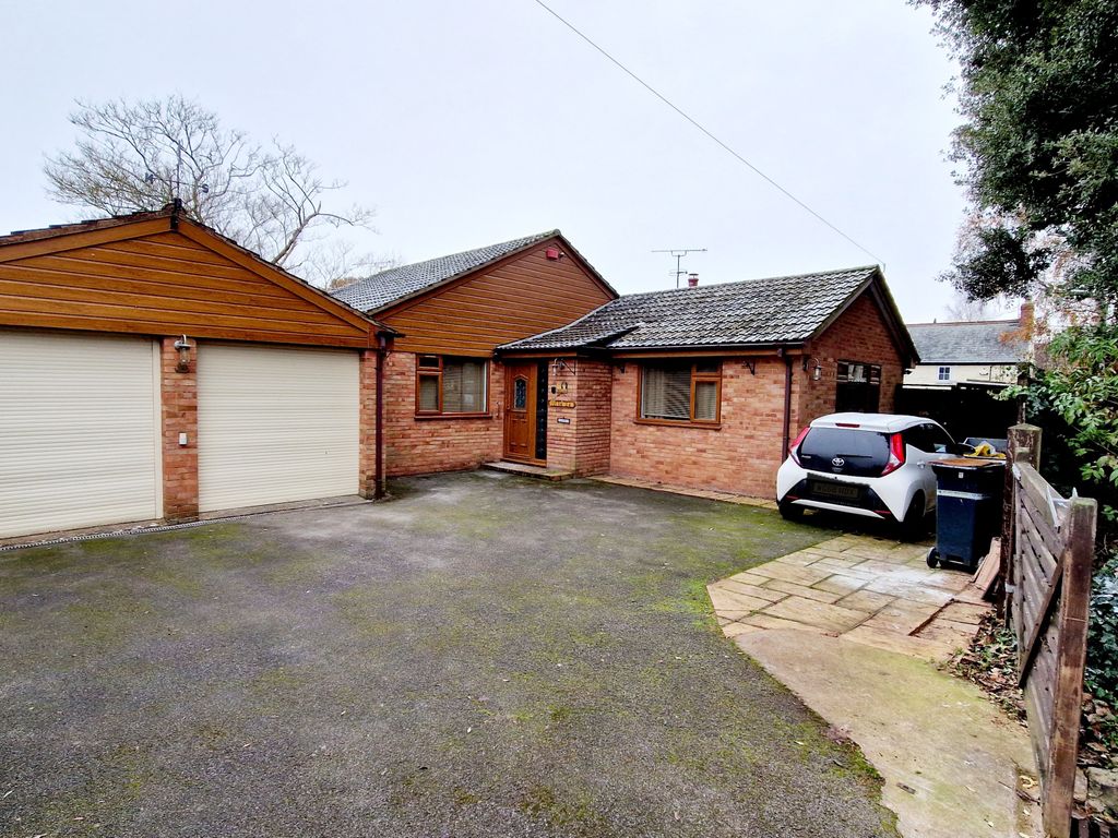 3 bed detached bungalow to rent in Lower Holway Close, Taunton