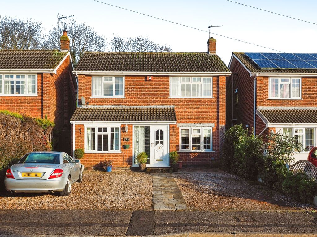 4 bed detached house for sale in Lorimer Avenue, Gedling NG4, £350,000