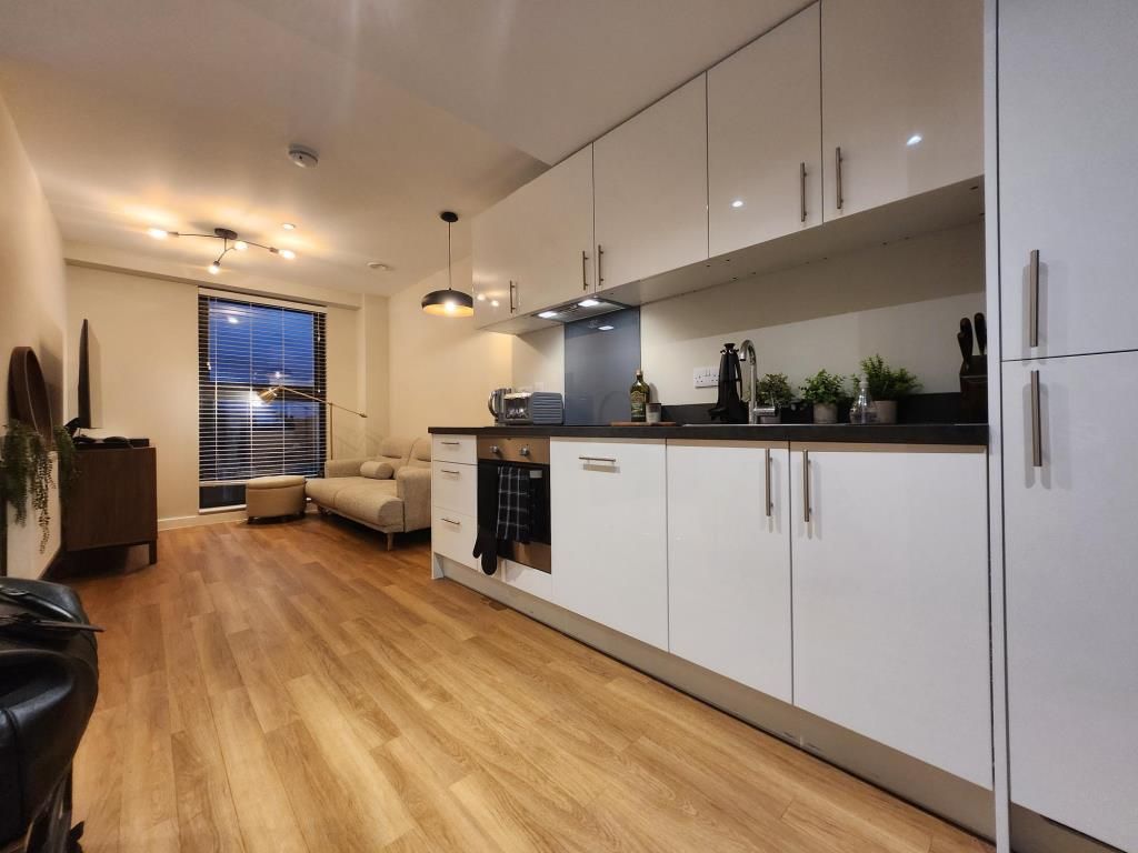 Studio to rent in Slough, Berkshire SL1, £1,050 pcm Zoopla