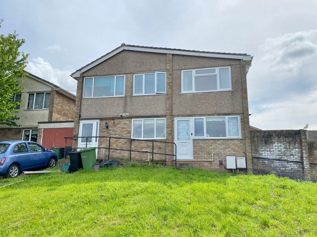 3 bed semidetached house to rent in Court Farm Road, Whitchurch