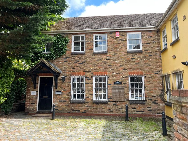 Office to let in 12 Dolphin Mews, Holywell Hill, St. Albans