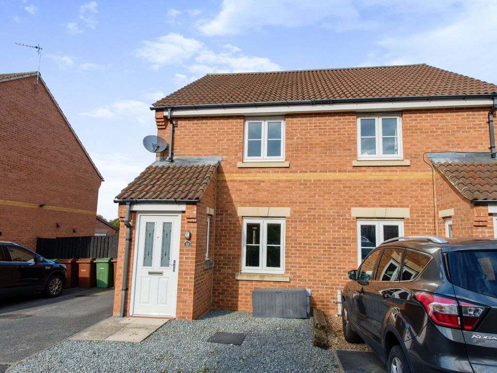 2 bed semidetached house to rent in Pasture Way, Castleford, West