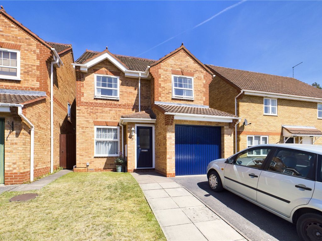 3 bed detached house for sale in Headlands, Hinchingbrooke
