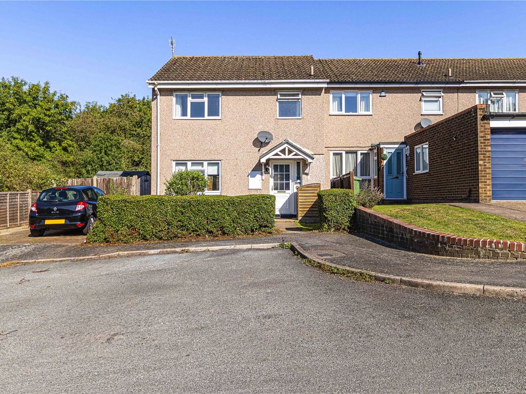 3 bed end terrace house for sale in Handa Close, Northend, Hemel