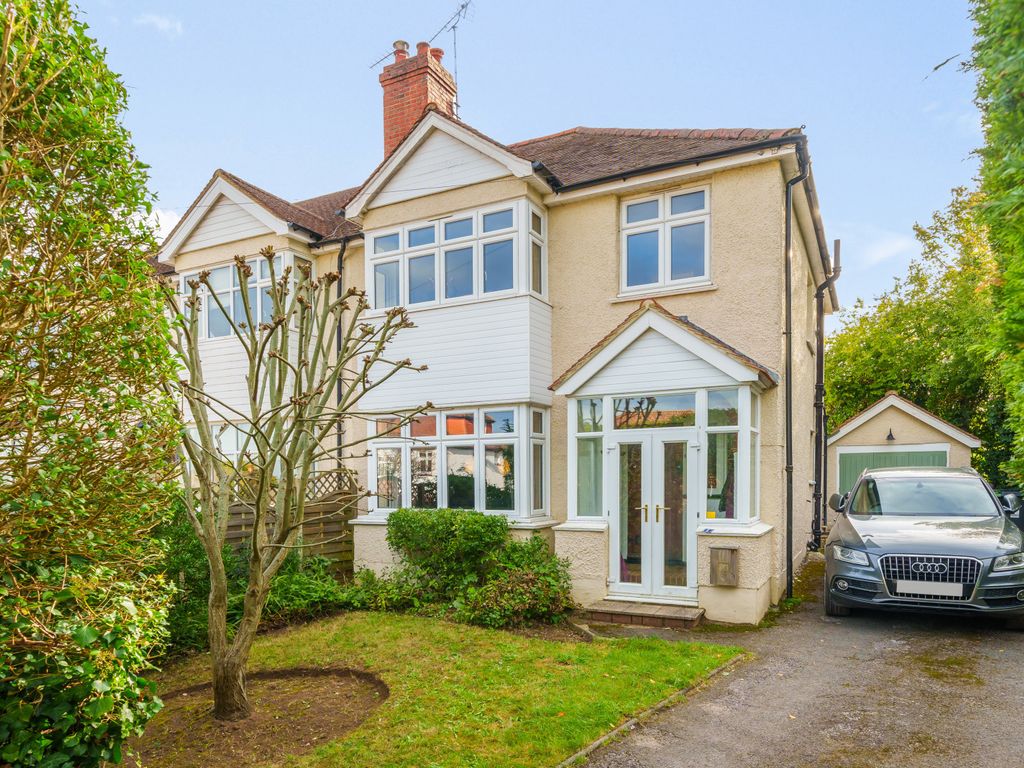 3 bed semidetached house for sale in Oakdene Close, Great Bookham KT23