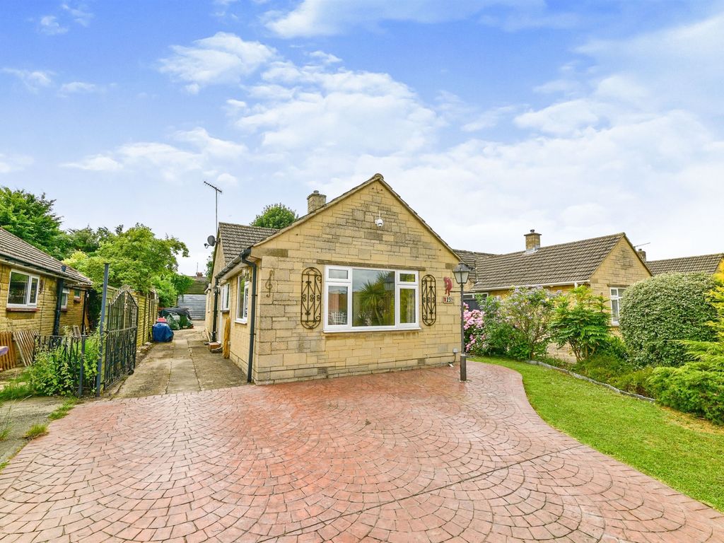 3 bed detached bungalow for sale in Firth Close, Swindon SN25 Zoopla