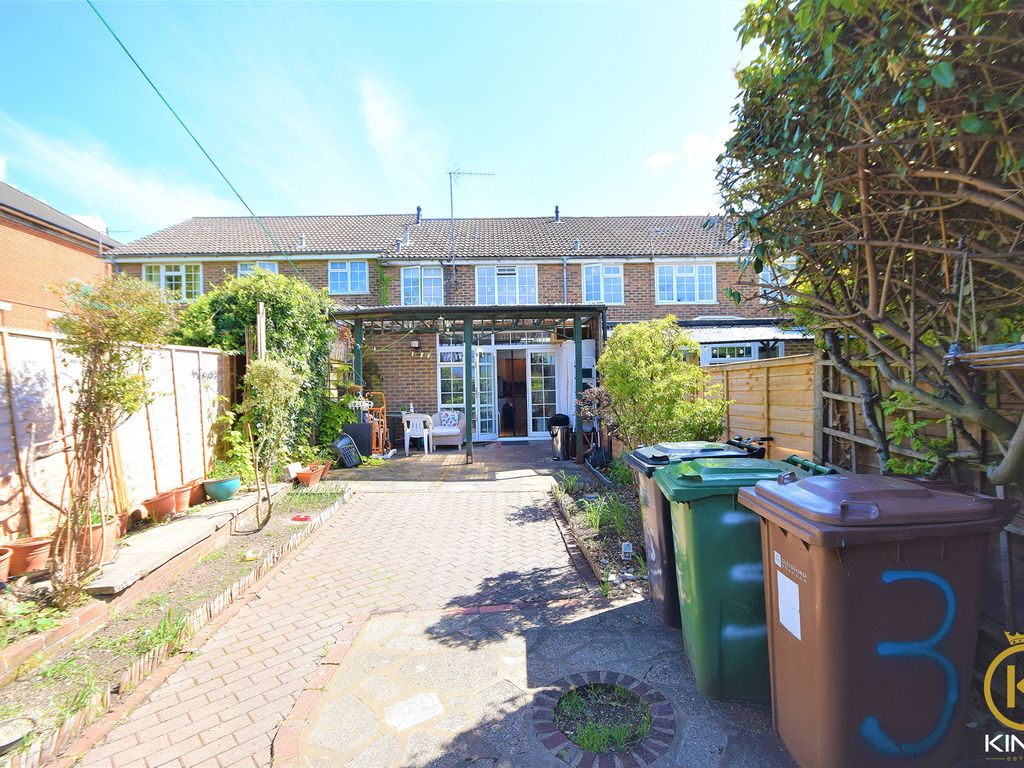 Studio to rent in Epsom Road, Guildford GU1, £975 pcm Zoopla