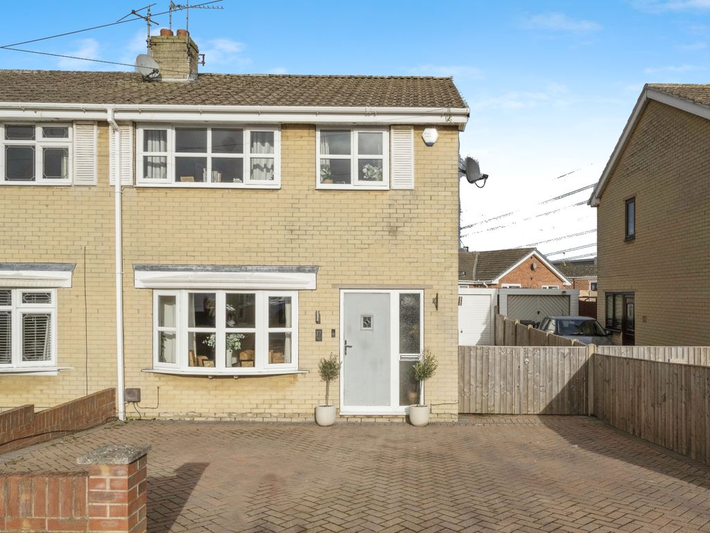 3 bed semidetached house for sale in Butterill Drive, Armthorpe
