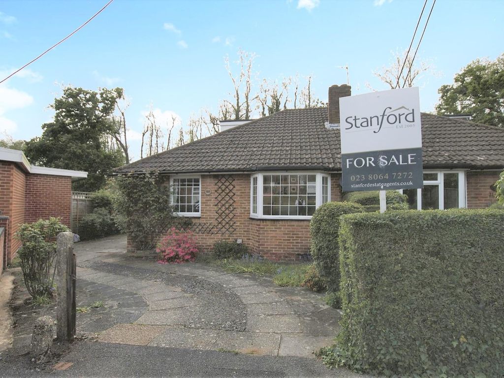 3 bed semidetached bungalow for sale in Boyatt Crescent, Allbrook