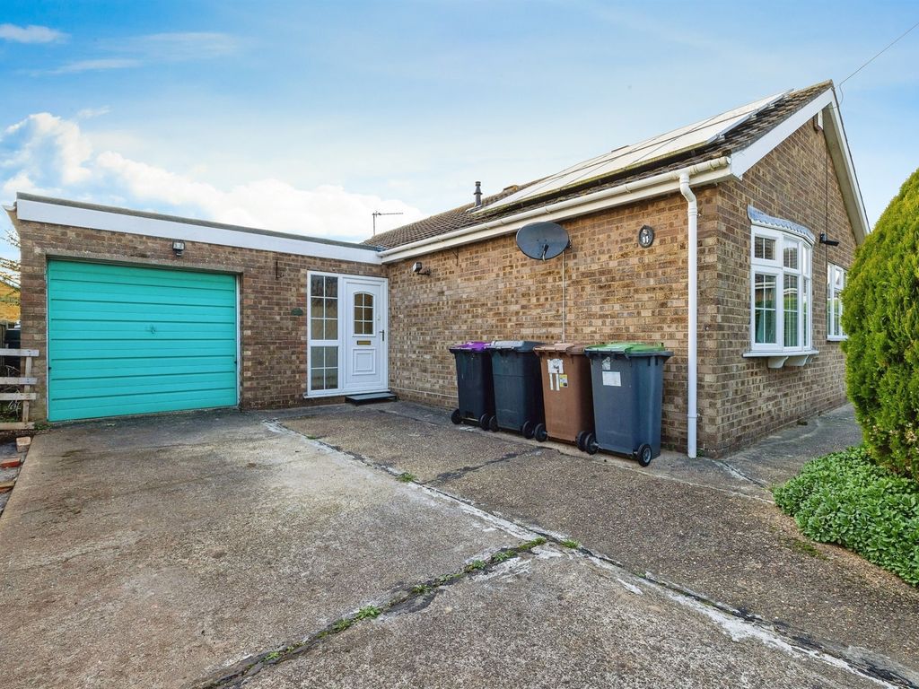 3 bed detached bungalow for sale in Shardloes, Branston, Lincoln LN4, £