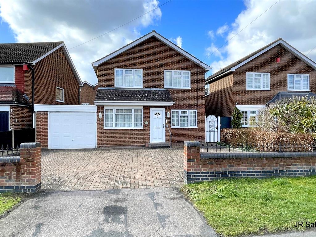 4 bed detached house for sale in Park Lane, Cheshunt, Waltham Cross EN7