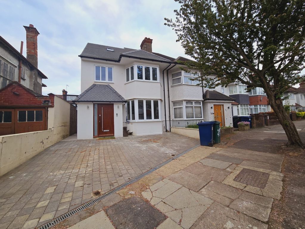 6 bed semidetached house to rent in Gainsborough Gardens, London NW11