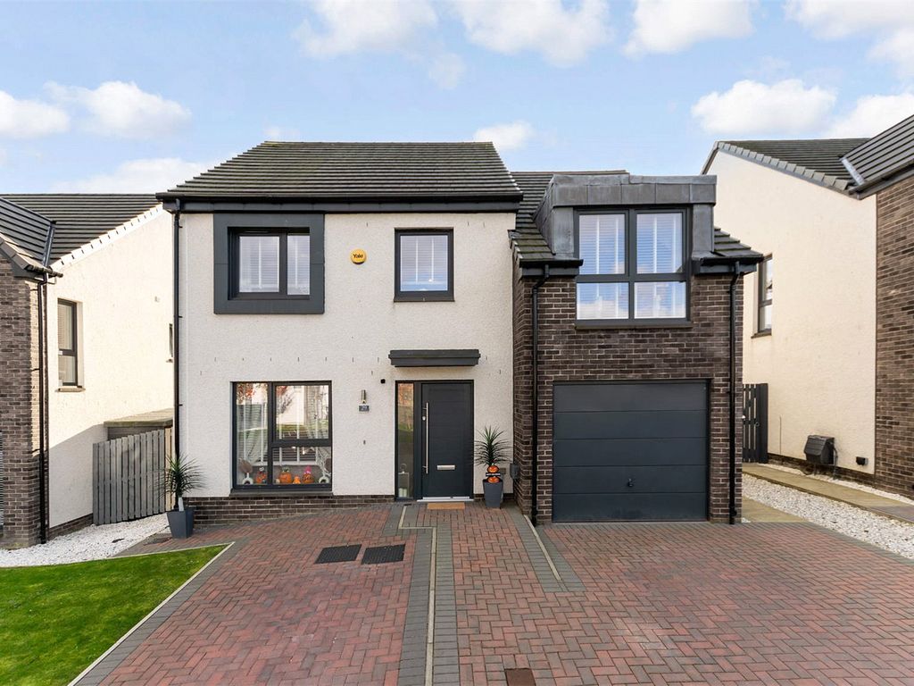 4 bed detached house for sale in Oak Tree Gardens, Sauchie, Alloa