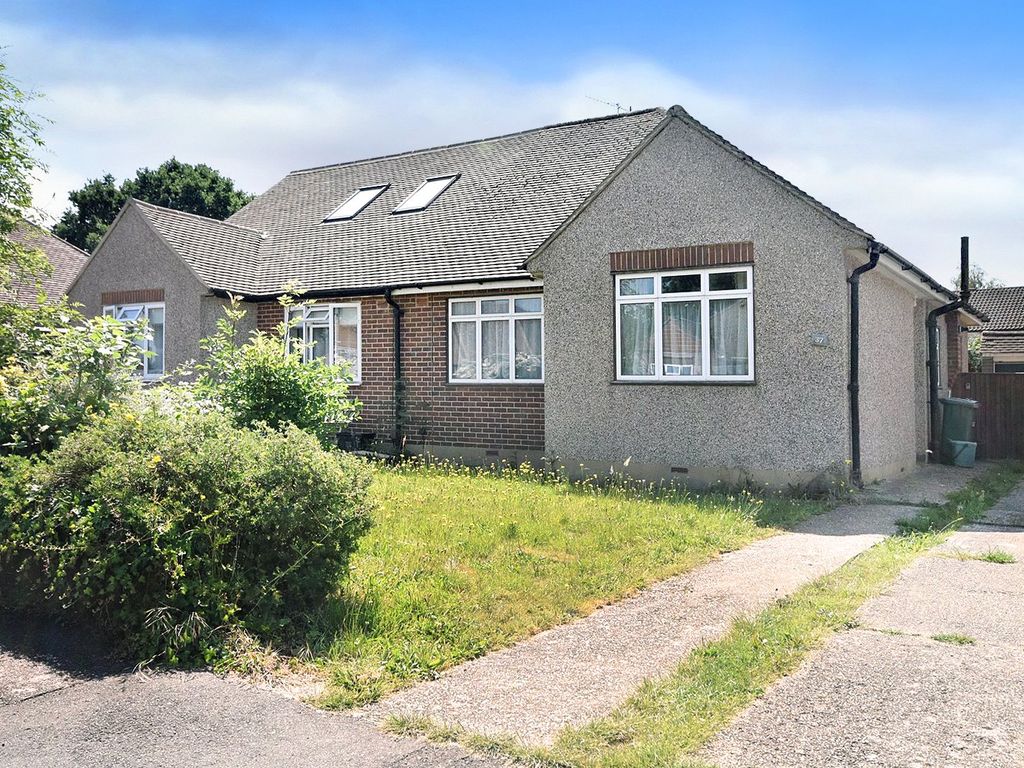 2 bed bungalow for sale in Horley, Surrey RH6, £375,000 Zoopla