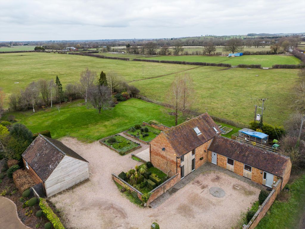 4 bed detached house for sale in Fosse Way, Chesterton, Leamington Spa, Warwickshire CV33, £