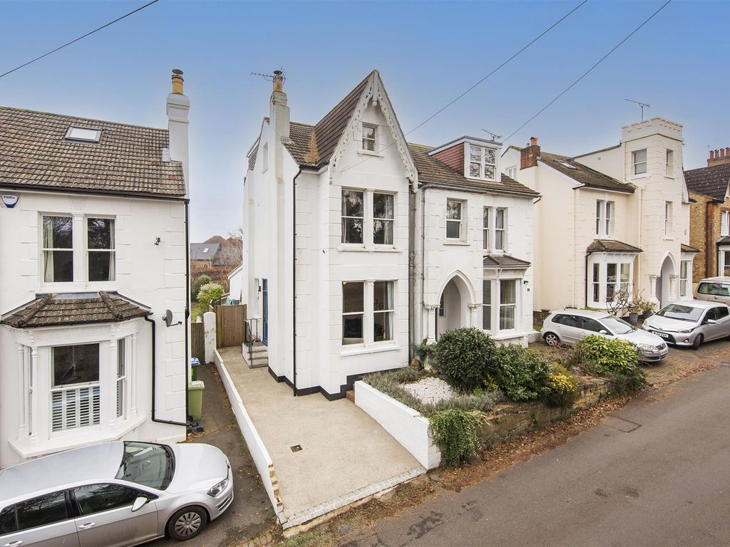 3 bed semidetached house for sale in Bradbourne Road, Sevenoaks TN13