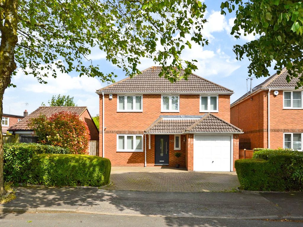 3 bed detached house for sale in Coombe Drive, Dunstable, Bedfordshire