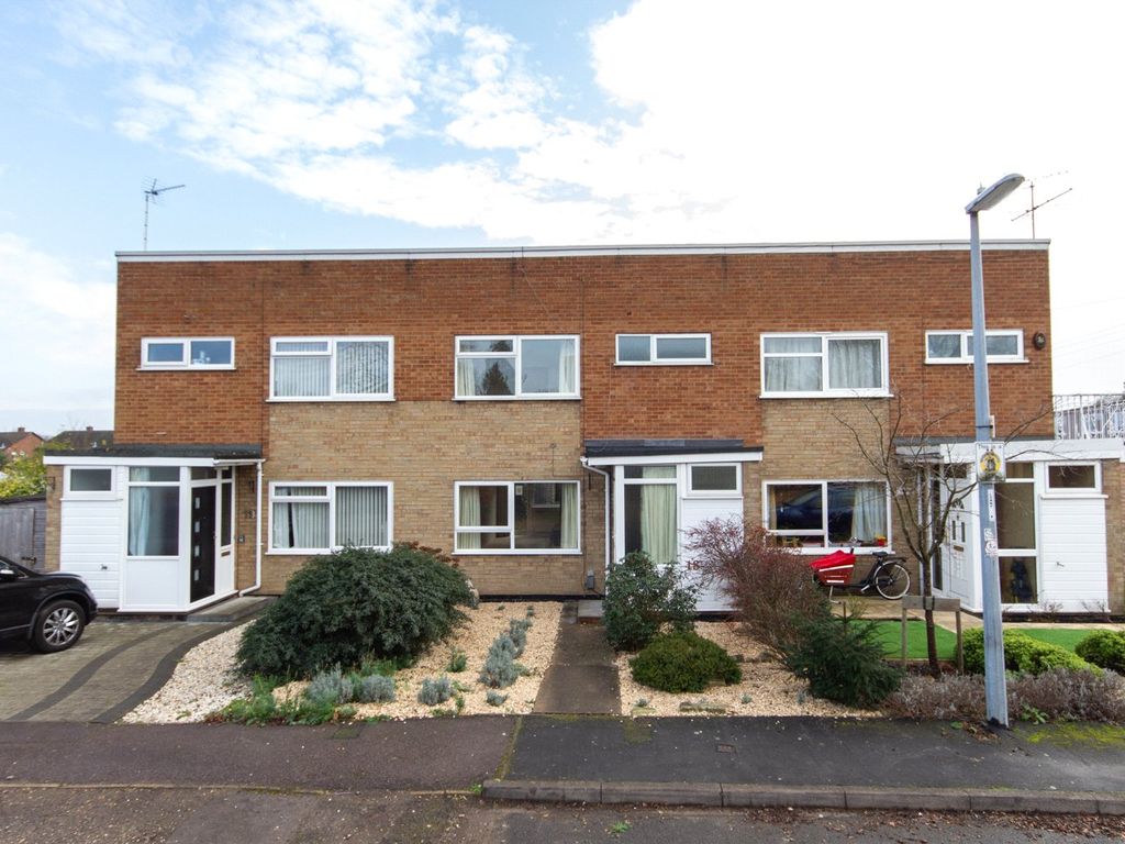 3 bed terraced house to rent in Pakenham Close, Cambridge