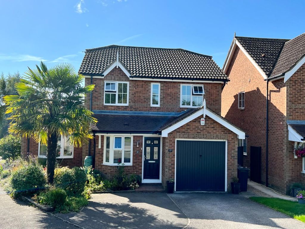 3 bed detached house for sale in Atkinson Walk, Kennington, Ashford