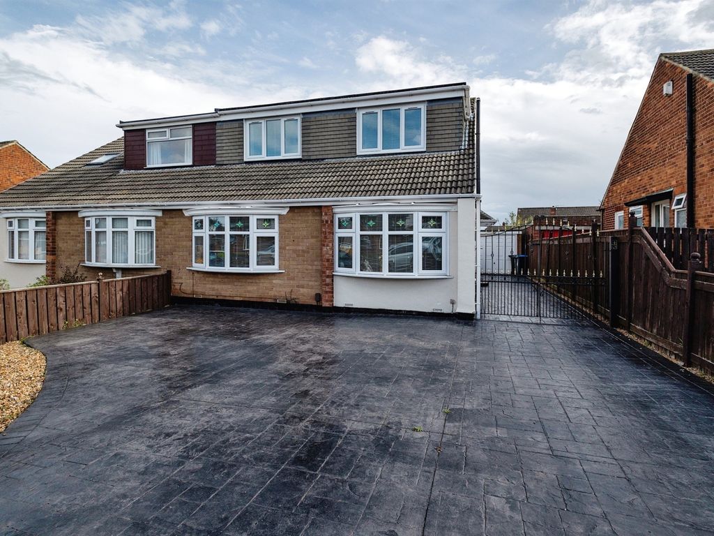 4 bed semidetached bungalow for sale in Norfolk Crescent, Ormesby