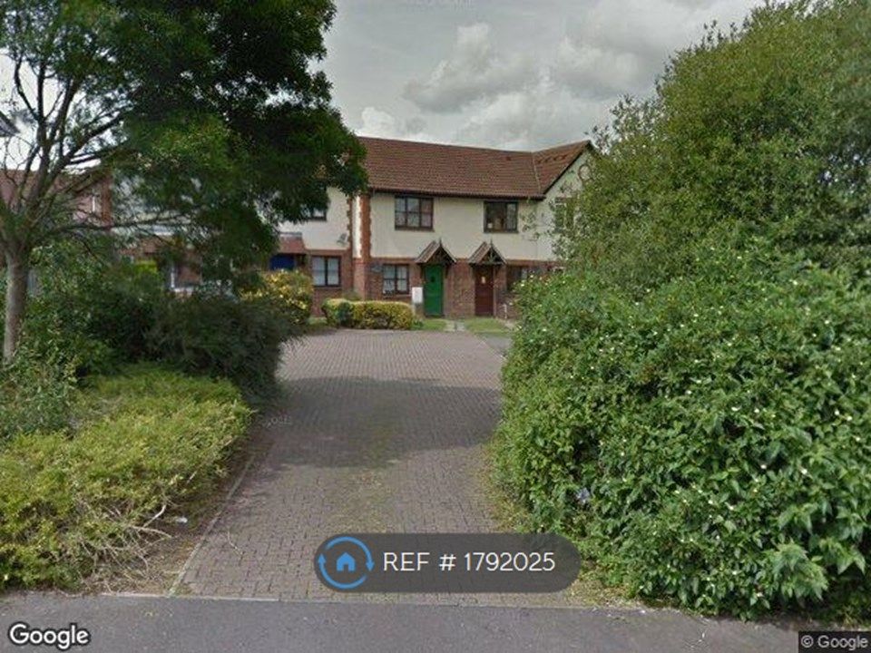 2 bed terraced house to rent in New Rectory Lane, Kingsnorth, Ashford