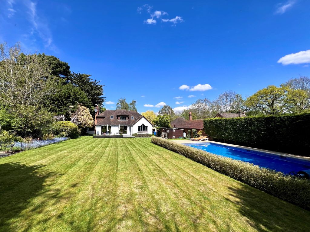 4 bed detached house for sale in Burchetts Green Lane, Burchetts Green