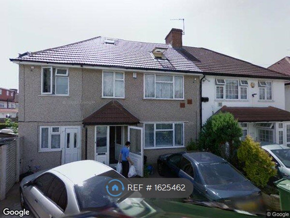 Studio to rent in Queens Gardens, Hounslow TW5 Zoopla