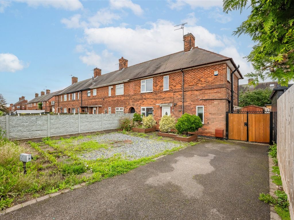 3 bed semidetached house for sale in Helston Drive, Nottingham
