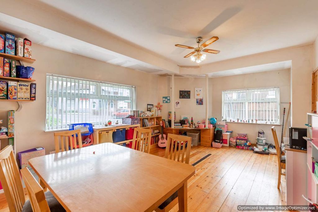 4 bed semidetached house for sale in Warwick Road, Scunthorpe DN16 Zoopla