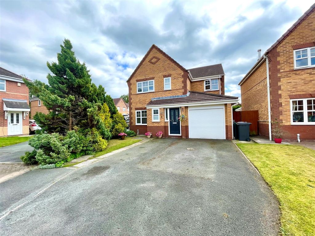 4 bed detached house for sale in Marlowe Close, Ettiley Heath, Sandbach