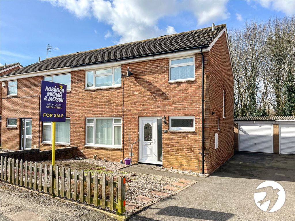 3 bed semidetached house for sale in Betsham Road, Maidstone, Kent