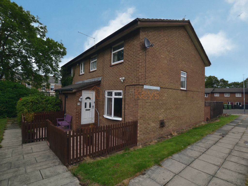 3 bed end terrace house for sale in Richmond Court, Gateshead, Tyne And