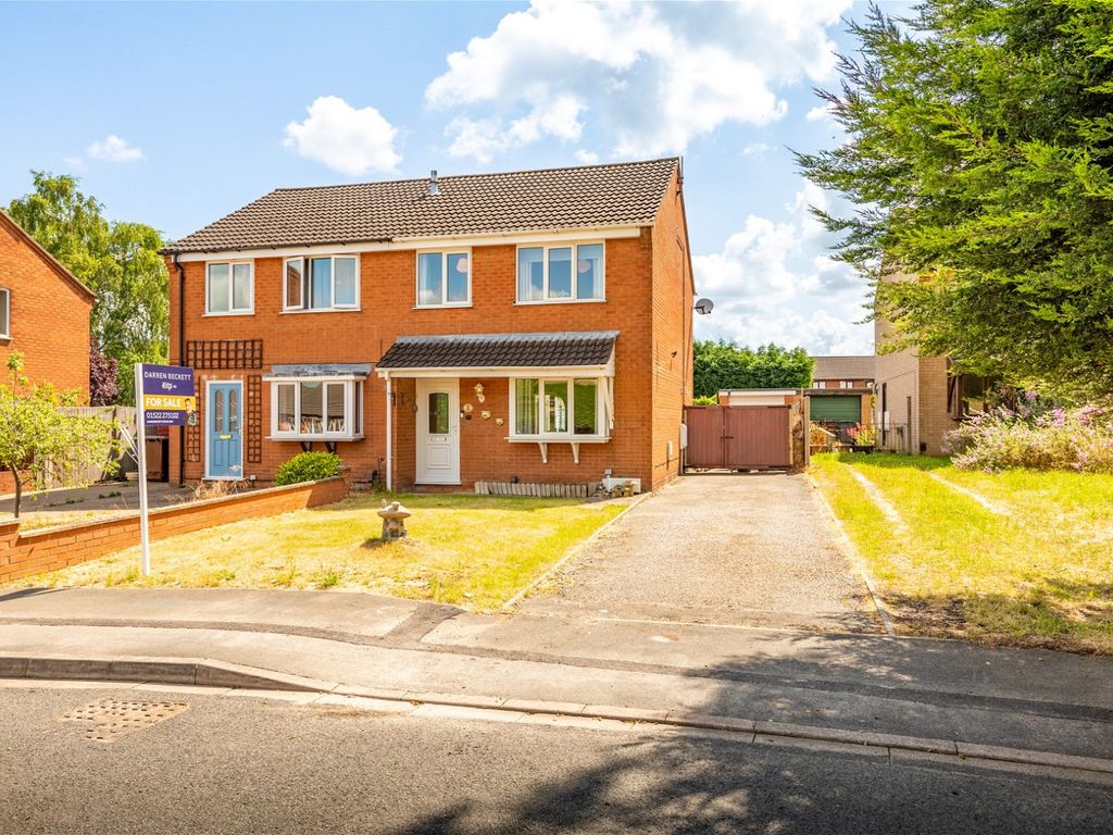 3 bed semidetached house for sale in 16 Leconfield Close, Doddington
