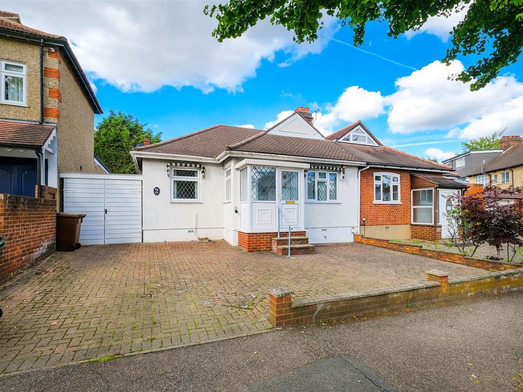2 bed semidetached bungalow for sale in Dale View Crescent, London E4